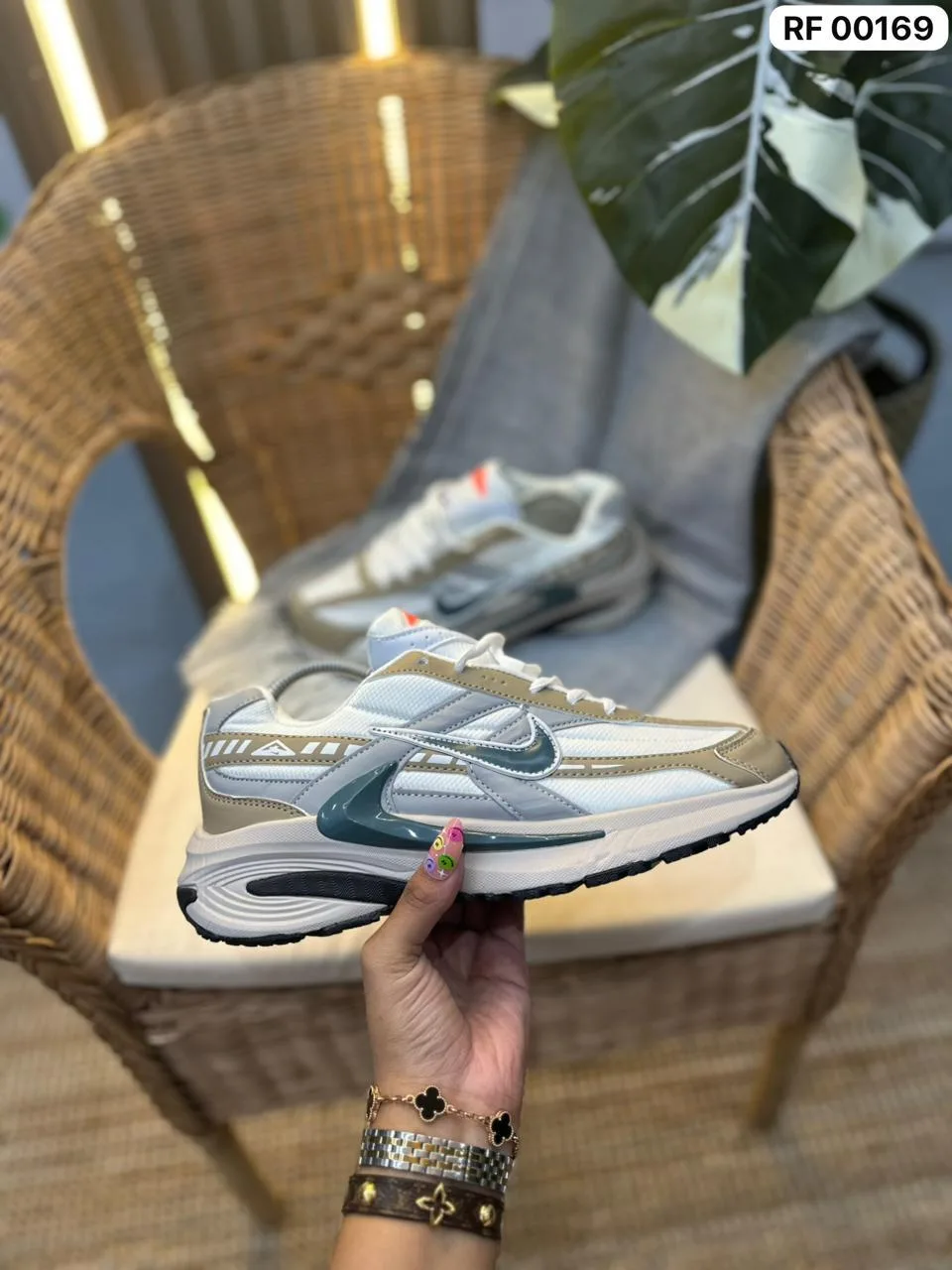 Nike Initiator
