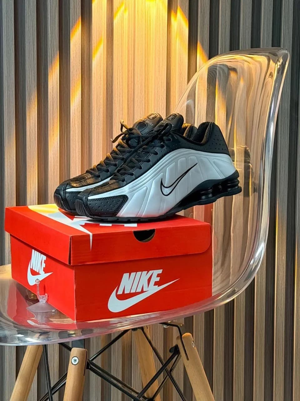 NIKE SHOX