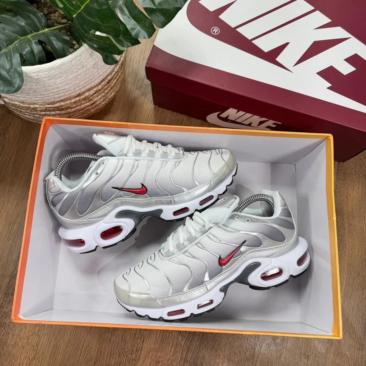 NIKE TN HOMBRE $100.000 - PZ9
