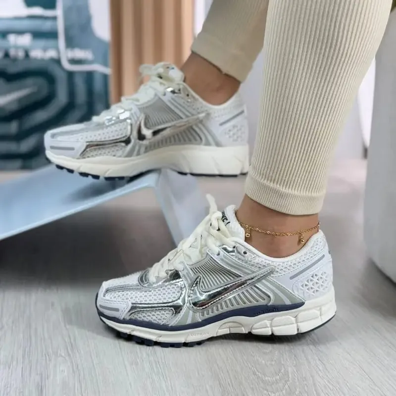 NIKE VOMERO 5