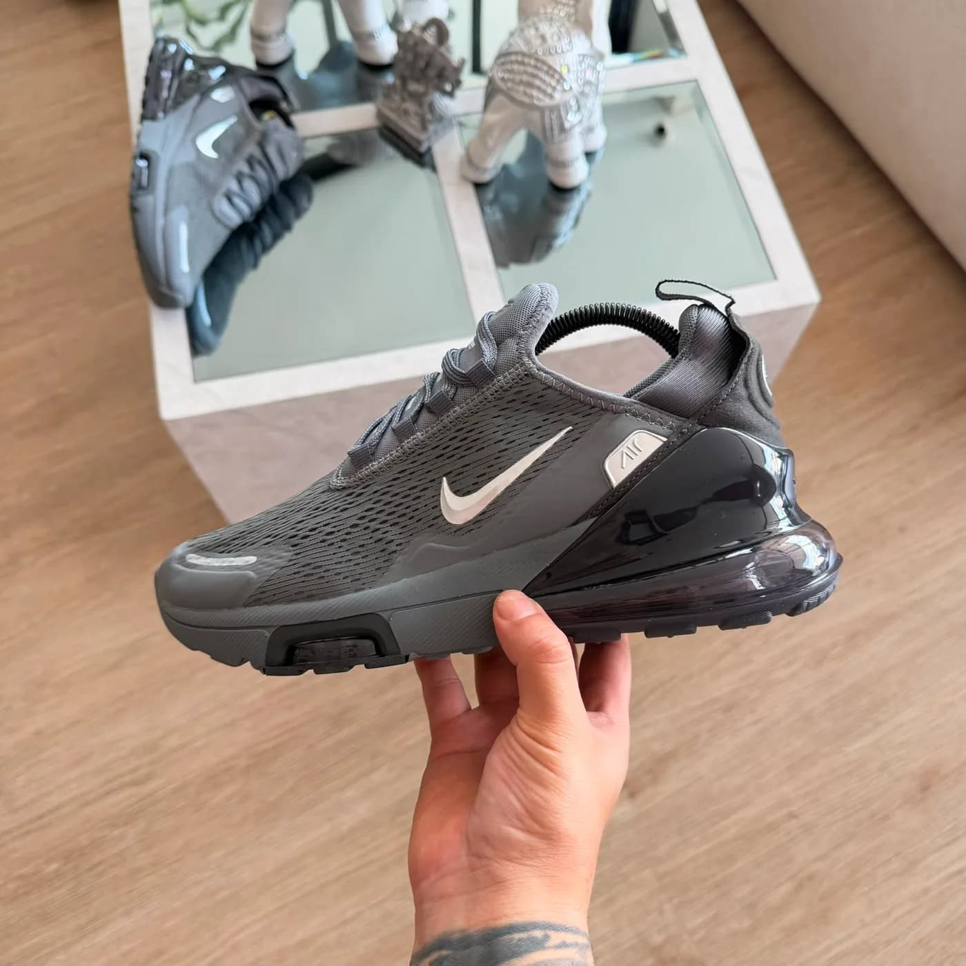 NIKE AIR 270
