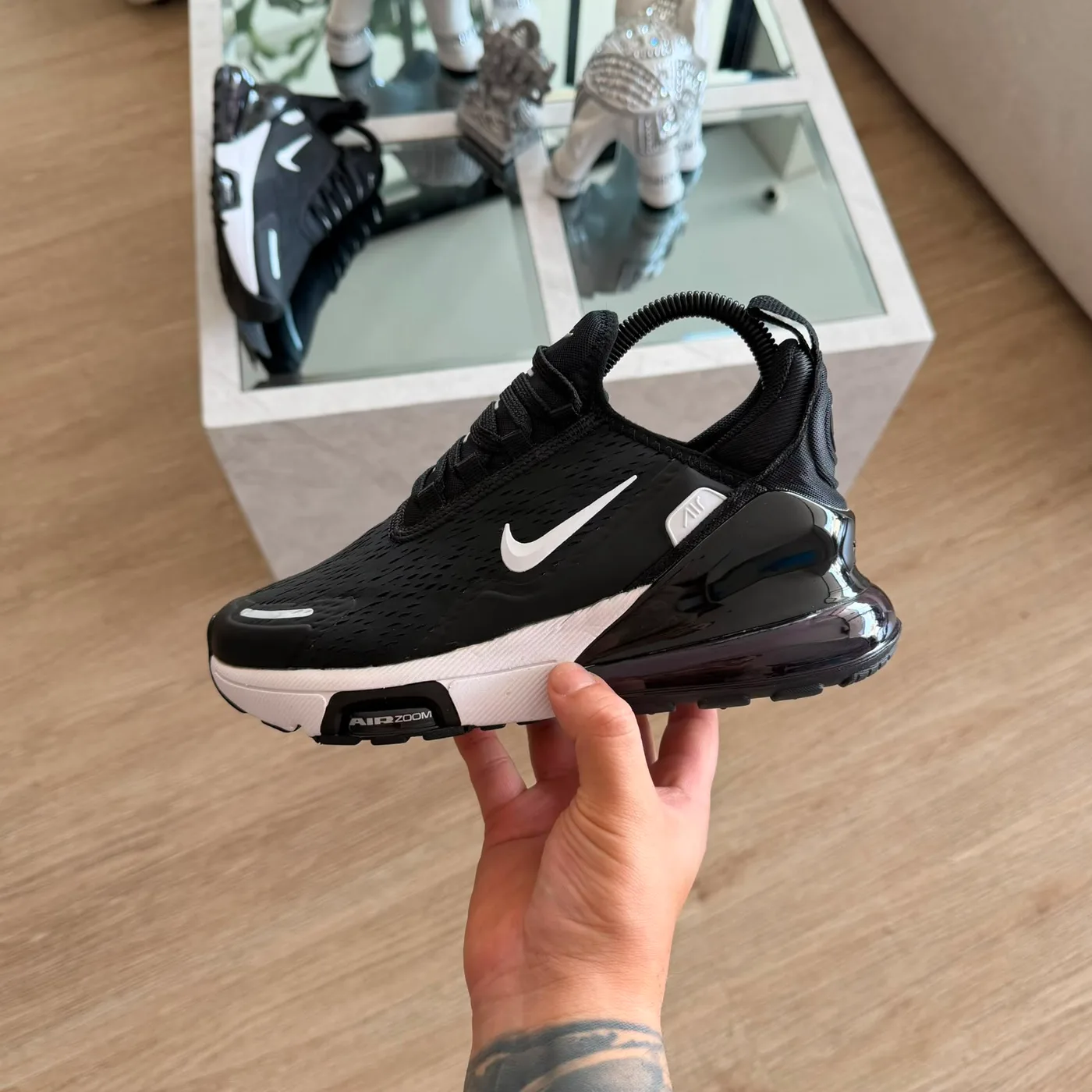 NIKE AIR 270